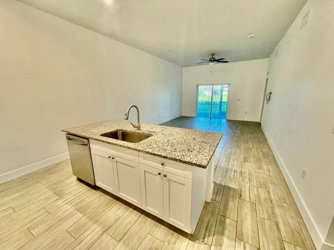 3720 SW 8th Pl in Cape Coral, FL - Building Photo - Building Photo