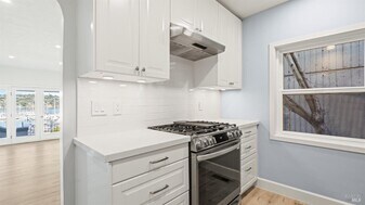 833 Bridgeway in Sausalito, CA - Building Photo