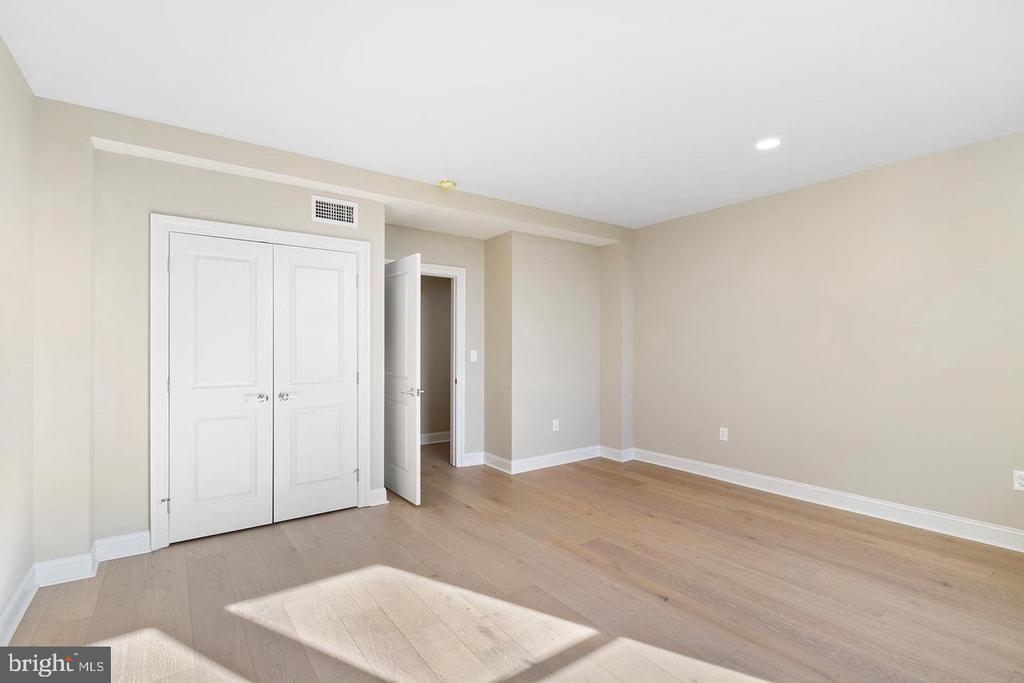 2201 Pennsylvania Ave in Philadelphia, PA - Building Photo