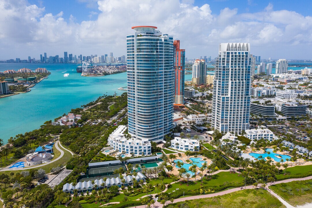 50 S Pointe Dr, Unit 2605 in Miami Beach, FL - Building Photo