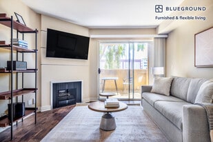 7660 Beverly Blvd in Los Angeles, CA - Building Photo