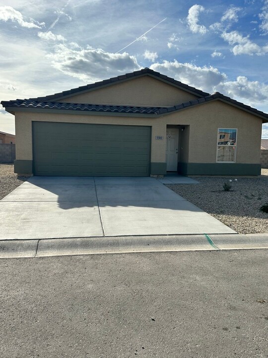 5561 Glacier Crk Rd in Fort Mohave, AZ - Building Photo