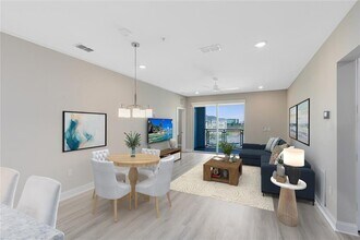 7565 Laureate Blvd in Orlando, FL - Building Photo - Building Photo