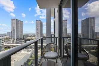 11 NE 6th St in Miami, FL - Foto de edificio - Building Photo