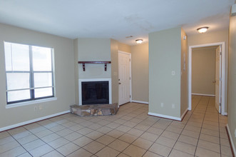 6398 W Fairfield Dr-Unit -A in Pensacola, FL - Foto de edificio - Building Photo