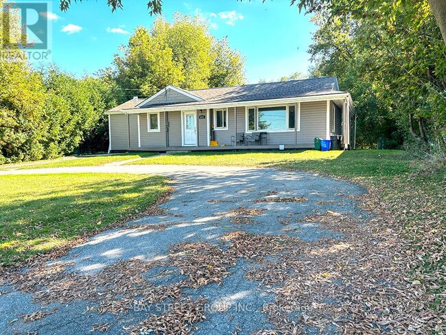 1403 Old Green Ln in East Gwillimbury, ON - Building Photo - Building Photo