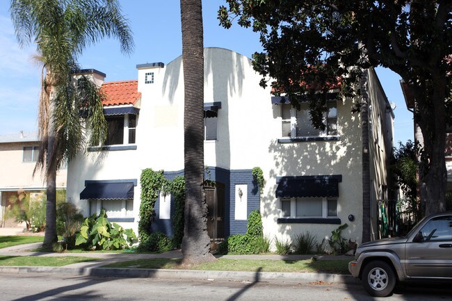 1135 E 3rd St in Long Beach, CA - Foto de edificio - Building Photo