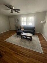 1024 N Jefferson St, Unit B in Lincoln, IL - Building Photo - Building Photo