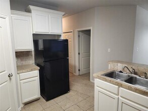 151 N Meadows Dr in Granbury, TX - Building Photo - Building Photo