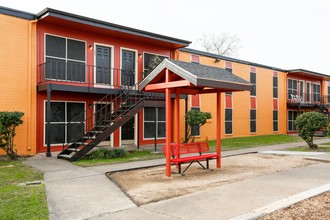 Vista Del Rey Apartments in Houston, TX - Foto de edificio - Building Photo