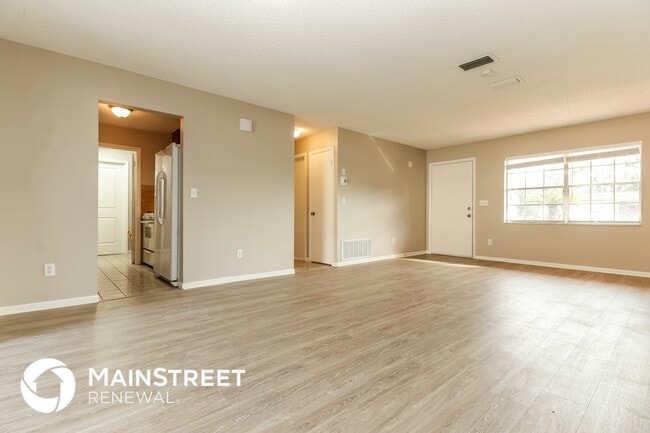 4560 Chamber Ct in Spring Hill, FL - Foto de edificio - Building Photo