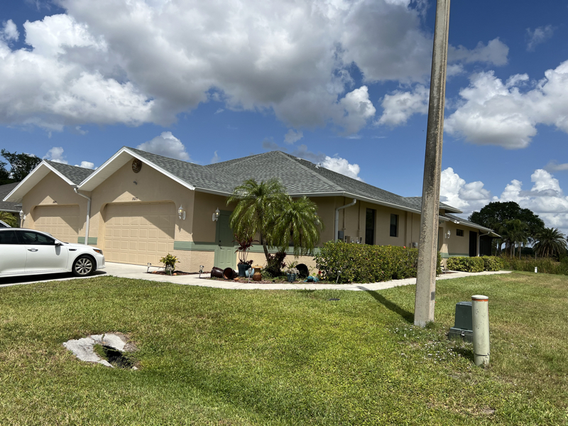 20075 Lake Vista Cir in Lehigh Acres, FL - Building Photo
