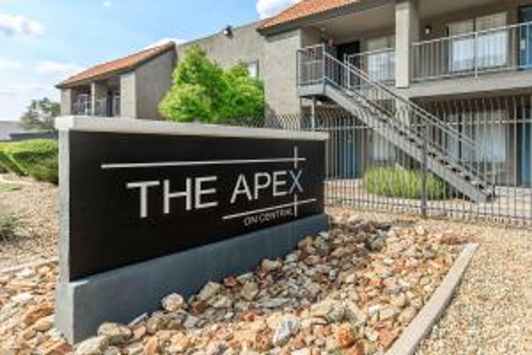 Apex on Central in Phoenix, AZ - Building Photo