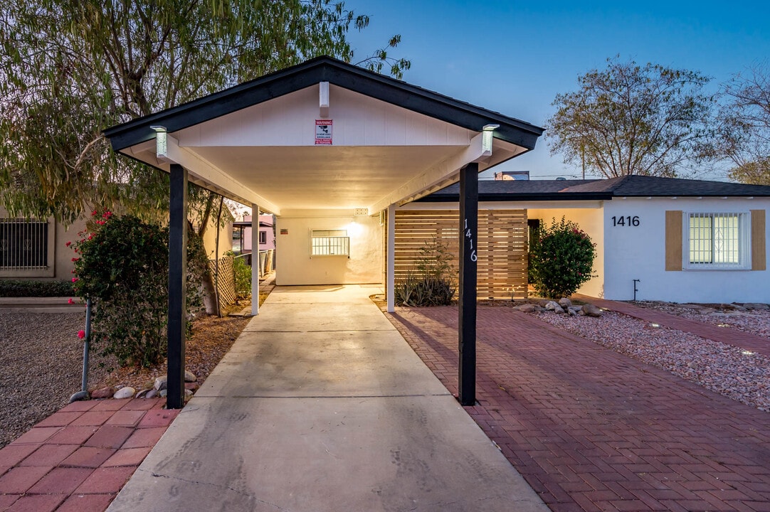 1416 W Clarendon Ave, Unit 2 in Phoenix, AZ - Foto de edificio