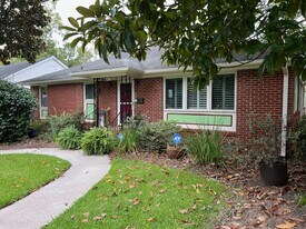 401 E 56th St in Savannah, GA - Building Photo