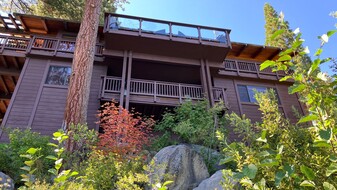 2147 Cascade Rd in South Lake Tahoe, CA - Foto de edificio - Building Photo