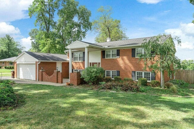 2045 La Grange Rd in Dayton, OH - Building Photo - Building Photo