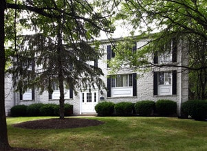 Windsor Place Apartments in Canton, OH - Building Photo - Building Photo