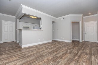 19100 Glenwest Dr in Friendswood, TX - Building Photo - Building Photo