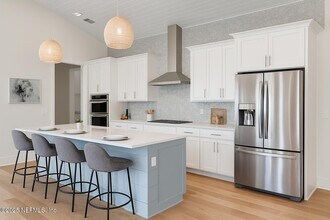 550 Seagate Ave in Neptune Beach, FL - Building Photo - Building Photo