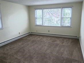132 Shuttle Meadow Ave in New Britain, CT - Building Photo - Building Photo