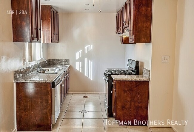 1439 S Point View St, Unit 3