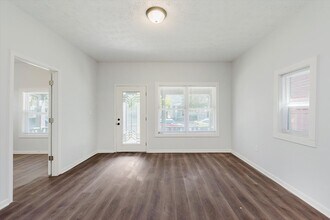 Completely renovated 2BR/1BA single family home minutes from Downtown Indy! in Indianapolis, IN - Building Photo - Building Photo