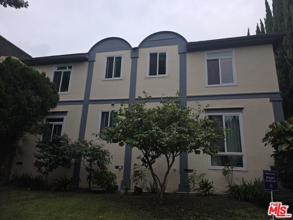 127 N Clark Dr in Beverly Hills, CA - Building Photo