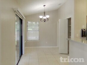 1487 Rose Hill Dr E in Jacksonville, FL - Foto de edificio - Building Photo