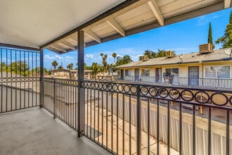 1119 N Mayfield Ave, Unit 1119 in San Bernardino, CA - Foto de edificio - Building Photo