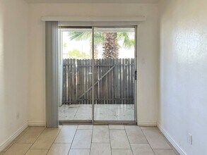 1620 N Wilmot Rd in Tucson, AZ - Building Photo - Building Photo