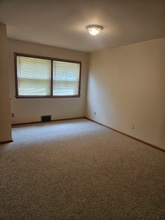 12106 W Bluemound Rd in Wauwatosa, WI - Building Photo - Building Photo