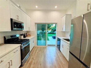 502 N Avon St in Burbank, CA - Building Photo - Building Photo