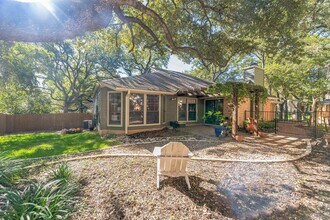 5704 Sam Houston Cir in Austin, TX - Building Photo - Building Photo
