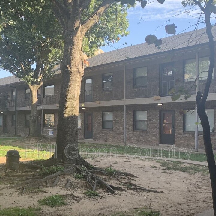 917 N Yale Ave in Tulsa, OK - Building Photo