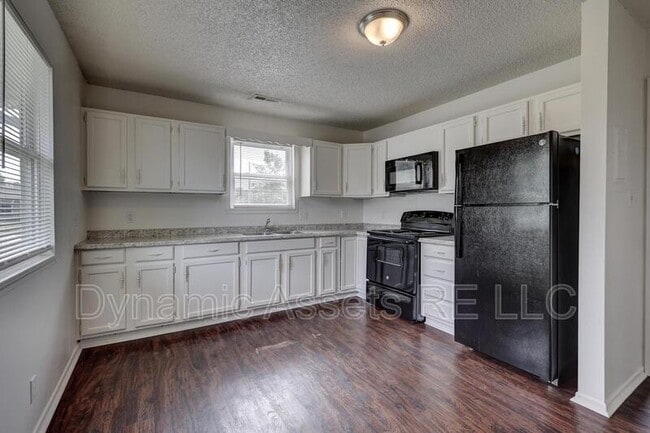 2008 John F Kennedy St in Pittsburg, KS - Building Photo - Building Photo