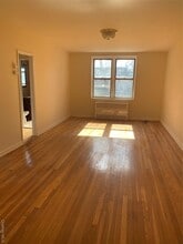 50 S Middle Neck Rd in Great Neck, NY - Building Photo - Building Photo