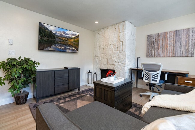 940 Waters Ave in Aspen, CO - Building Photo - Building Photo