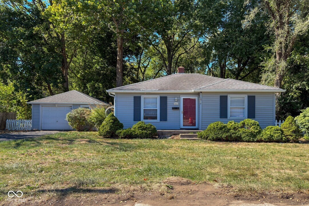 6914 N Keystone Ave in Indianapolis, IN - Building Photo