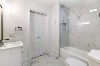 1001 W Victory Dr in Savannah, GA - Building Photo - Building Photo