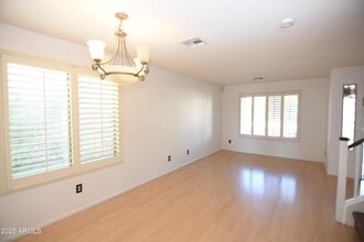2525 W Straight Arrow Ln in Phoenix, AZ - Building Photo - Building Photo
