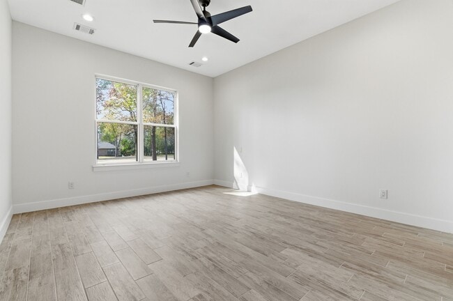 property at 3515 Country Club Blvd