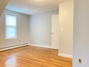 318 Granite St, Unit 2 in Quincy, MA - Building Photo - Building Photo