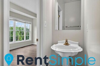 802 Col Edmonds Ct in Warrenton, VA - Building Photo - Building Photo