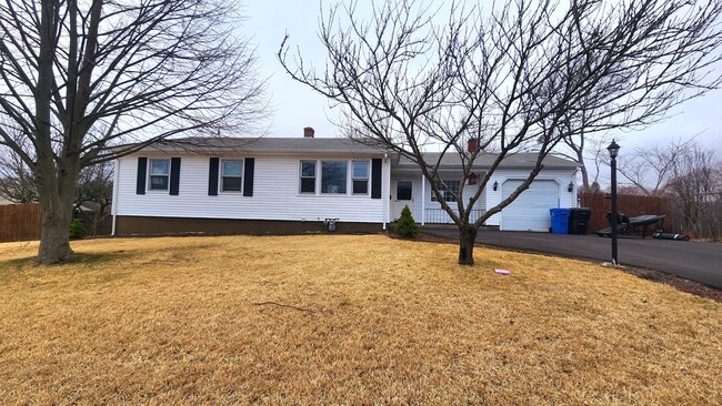 1 Briarwood Dr in Cumberland, RI - Building Photo - Building Photo