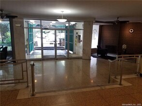 91 Strawberry Hill Ave in Stamford, CT - Building Photo - Building Photo