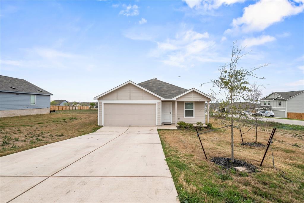 11200 Loch Erie Cv in Mustang Ridge, TX - Building Photo