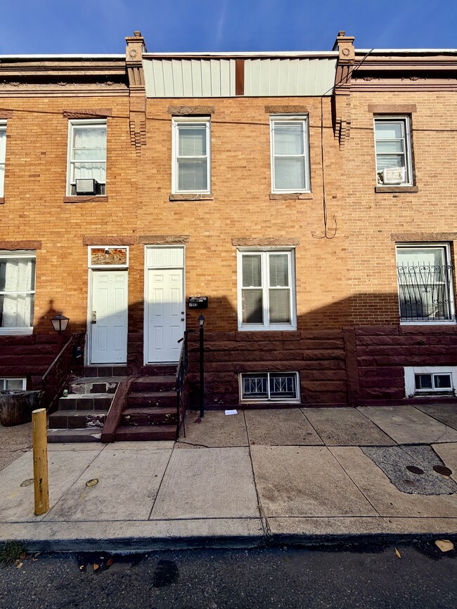 property at 1943 E Monmouth St