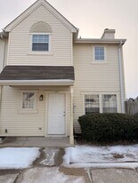 325 Lee's Ml Dr in Newport News, VA - Building Photo