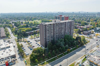 3275 Sheppard Ave E in Toronto, ON - Building Photo - Building Photo